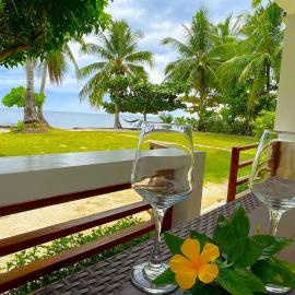 Appartment Bonak peaceful Beachfront Escape with Kitchen and AC