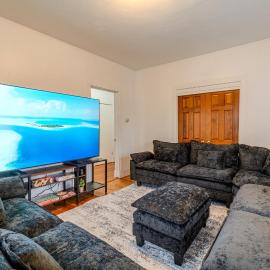 Cozy 4BDR, Tufts, Train, Parking, 10 min to Boston, hotel u gradu Medford