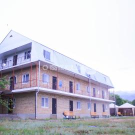 Delfin Murok, Hotel in Bosteri