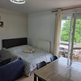 Cozy studio, 5 min from Cosne train station, 3rd floor
