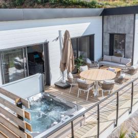 La Villa de Pen ar Menez superbe vue sur la campagne-plages à 5 min-SPA, hotel a Plouider