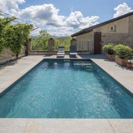 Arpusè, Relax nelle Langhe - Barolo, with Pool, отель в городе Монфорте-д'Альба