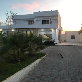 Sea View Villa, 5 min from Beach and City Center Chott Mariem, hotel in Akouda