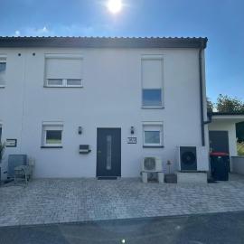Gemütliche Doppelhaushälfte mit Garten, Terrasse Ruhige Lage in Hobersdorf, hotel in Hobersdorf