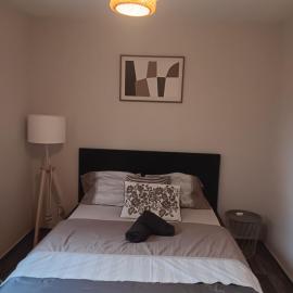 chambre privée dans une maison familiale, hotel in Charmes