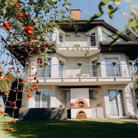 DiamondVilla, 4 bedroom Apartment, garden & spa