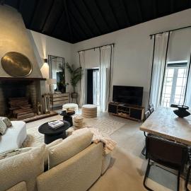 Royal Barn Loft, hotel v destinaci Azambuja