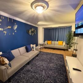 Modern & Spacious 3BR House Bracknell - Berkshire, hotel a Easthampstead