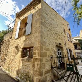 Beautiful Village Silk House, with terrace, hotel v destinaci Collias