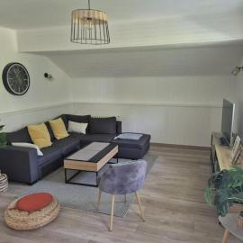 Appartement T3 avec vue lac, hotel in Lugrin