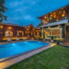 SaffronStays Tulja Farms، فندق في Kharakvasla