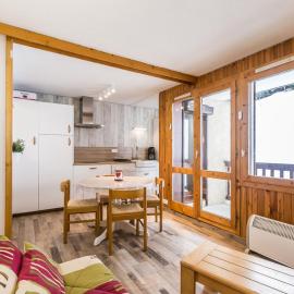 Apt rénové 2* pour 4/5p à Montchavin, proche pistes et commerces, parking gratuit - FR-1-329-52