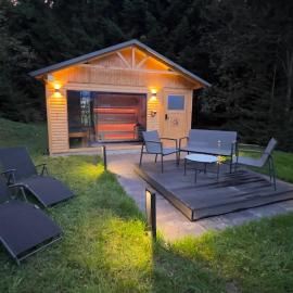 Hiša Podlog - Cosy getaway in raw nature with optional private spa, hotel din Šentjur