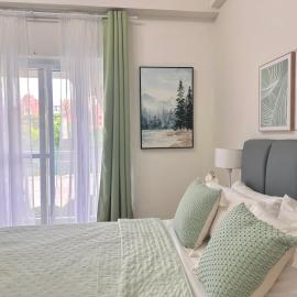 Modern Studio unit near Airport with pool and WiFi