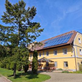 Penzion Ráj, hotel di Blíževedly