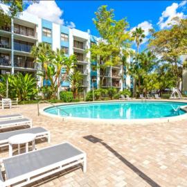 Urban Escape 2 Bed Unit In Miami near Whole Foods: North Miami şehrinde bir otel