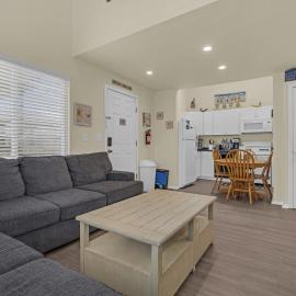 Pool Beach Passes Spacious 3BR Loft Condo Sleeps 8 Seaside Heights, hotel a Seaside Heights