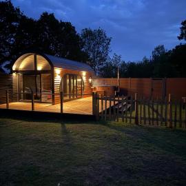 Luxury Glamping Pods at Pool House Farm, hotel in Middleton