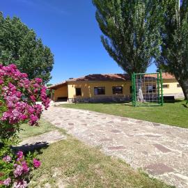 Alojamiento Rural La Arboleda, hotel in Noviercas