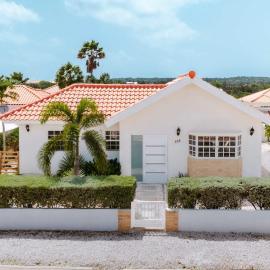 Casa del Sol, 2-Bedroom Home Near Palm Beach, hotel in Noord