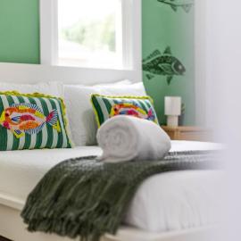 Casa del Pez - Bold, Bright & Steps to the Sand!, hotel a Norfolk