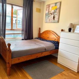 lovely bedroom in Newbridge, hotel a Newbridge