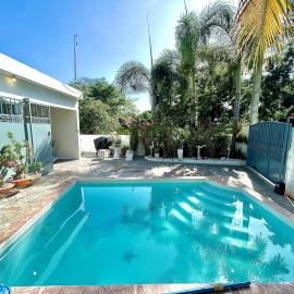 Villa Orquídea Hermosa Piscina A 2 min de la Playas de RSJ, hotel in Río San Juan
