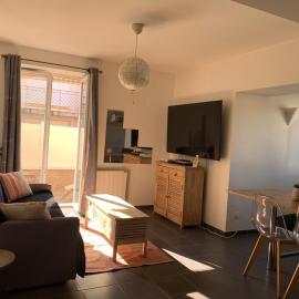 Spacieux appartement idéal séjour pro famille, hotel in Veauche