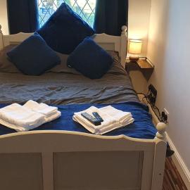 Home in Glusburn with hot tub and three cats, Hotel in Glusburn
