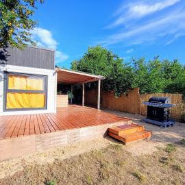 Tinyhouse u Novomlýnských nádrží، فندق في Šakvice