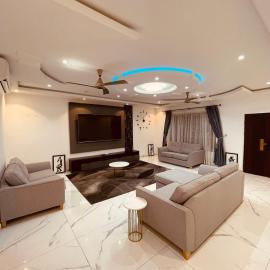 Solar-Powered Executive 3BR Haven Near Beach&City, hotel u gradu 'Tema'