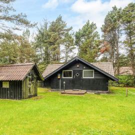 4 person holiday home in Oksbøl-By Traum, hotel in Oksbøl