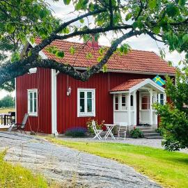 6 person holiday home in LIDKÖPING-By Traum, Hotel in Lidköping