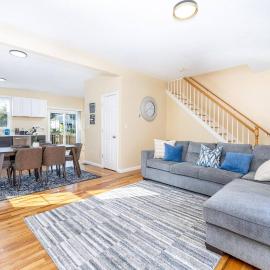 Bright & Cozy Stay in the Heart of Hartford, hotel v mestu Hartford