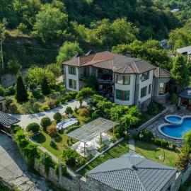 Villa Ananuri, hotelli kohteessa Ananuri