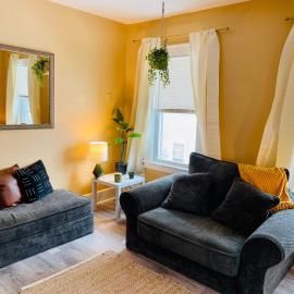 Cozy Corner, stylish 1bed near Navy Base!, hotel a Waukegan