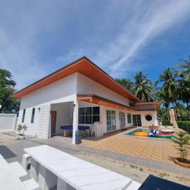 Hadkaew Thepha Pool Villa by Jehsana، فندق في Ban Krong I Tam
