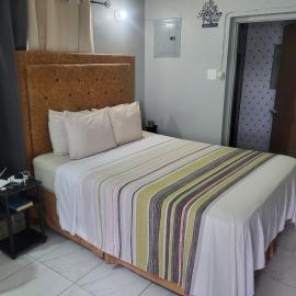 Enchanted Guest House & Hostel, Hotel in Ocho Rios