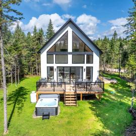 Spa and Pool Table - Chalet Ayoka