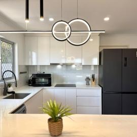 Wake up to Mountain Vista 3BR Light-filled Cottage
