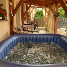 Dom Wakacyjny Gajówka z ogrodem i jacuzzi na wyłączność