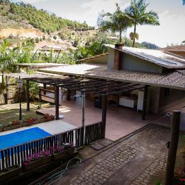 Chalé com Deck e Churrasqueira nas Montanhas, hotel a Vítor Hugo