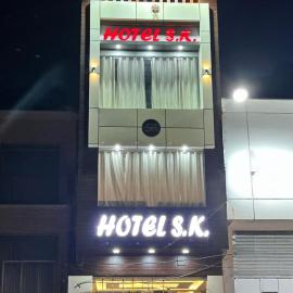 Hotel S K, hotel in Naimishāranya