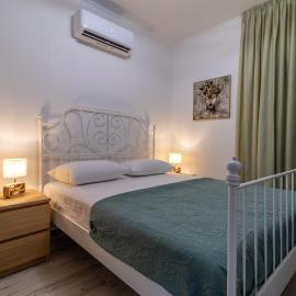Modern Loutraki Apartment 3min Walk to Beach Fits 4