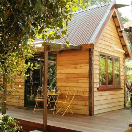 RR Tiny House - in town sanctuary, pet friendly: Margaret River şehrinde bir otel