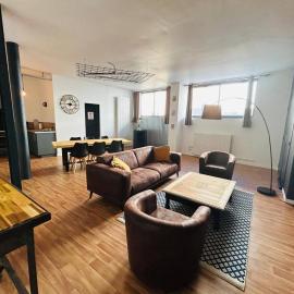 Le Loft Indus de Neuville- Futuroscope- Aquascope, hotel in Neuville-de-Poitou