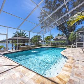 Plunge into Joy & Bayfront Magic at Seaside Escape - Villa Seabird, ξενοδοχείο σε Apollo Beach
