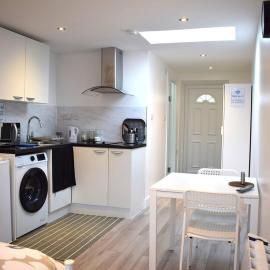 Studio flat close to Heathrew Airport, hotell sihtkohas Northolt