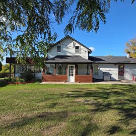 The Gathering Spot - Soccer and Cricket Ground, hotel a Roseneath