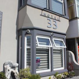 Hotel 33